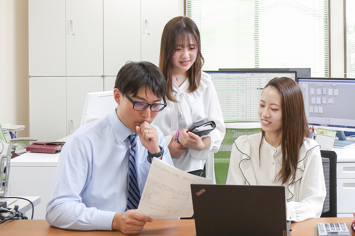 藤垣会計事務所　社員の1日　社内製作チーム