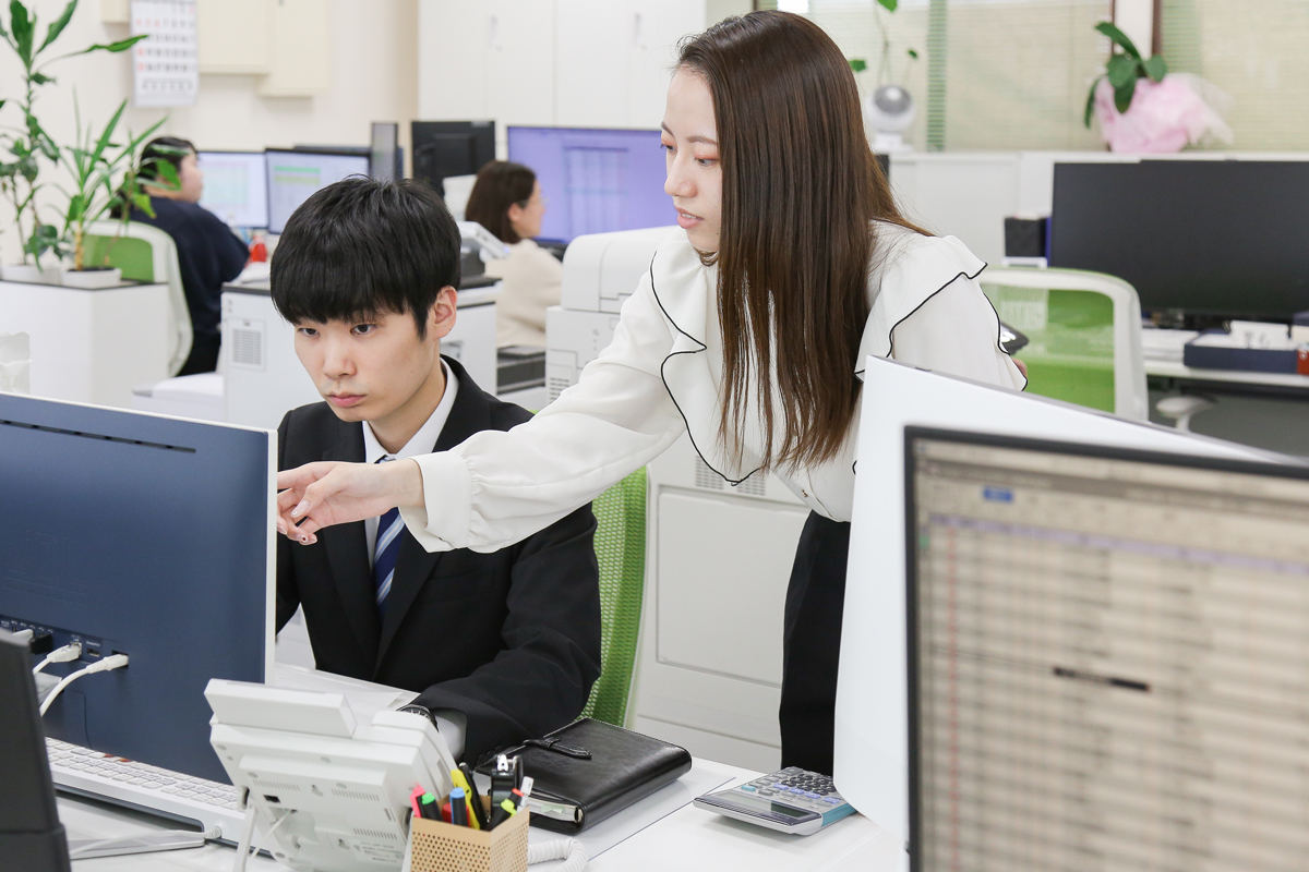 藤垣会計事務所　社員の1日　社内製作チーム