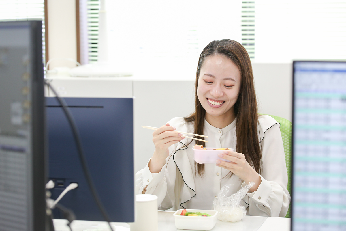 藤垣会計事務所　社員の1日　社内製作チーム