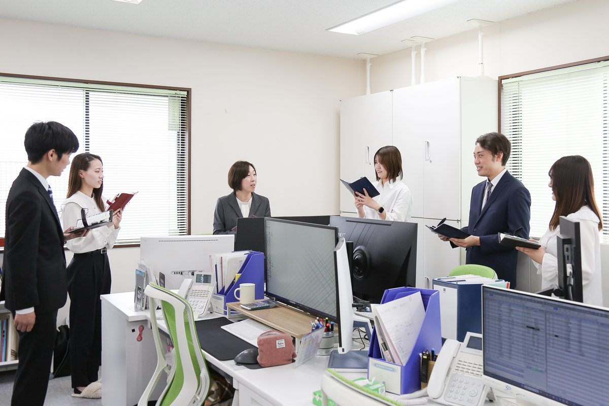 藤垣会計事務所　社員の1日　社内製作チーム